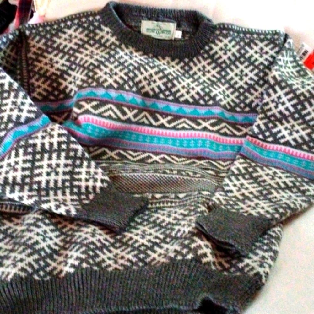 Stowe woolens  graphic crew neck sweater